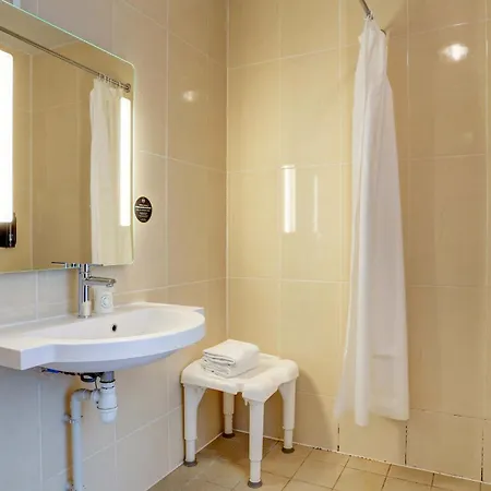 Otel Reims 2*